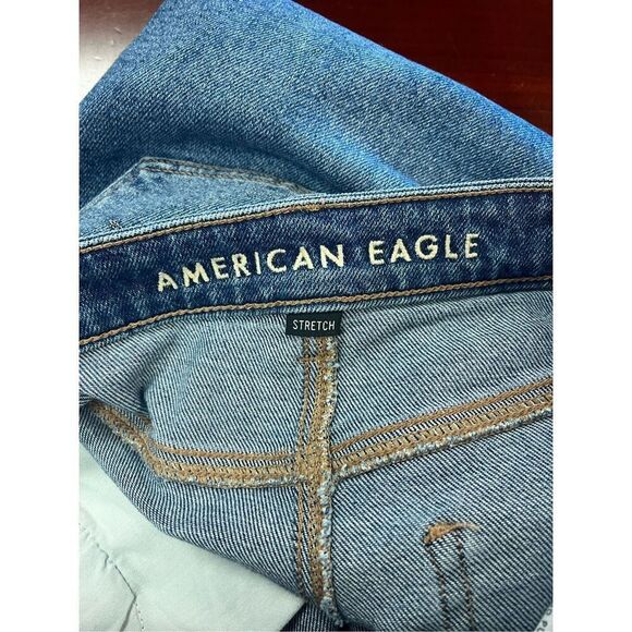 American Eagle Heavily Distressed Mom Jeans sz 6 - Picture 6 of 8